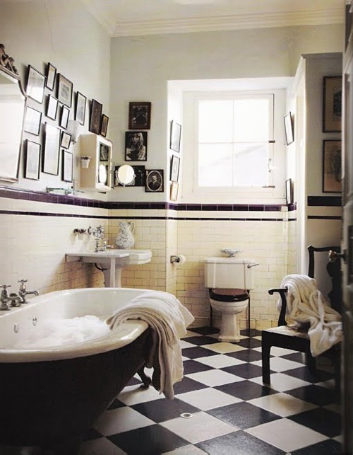 Black And White Vintage Bathroom 43