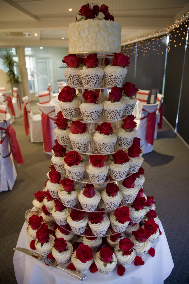 Amazing Red And White Wedding Cakes [26 Pic] Awesome