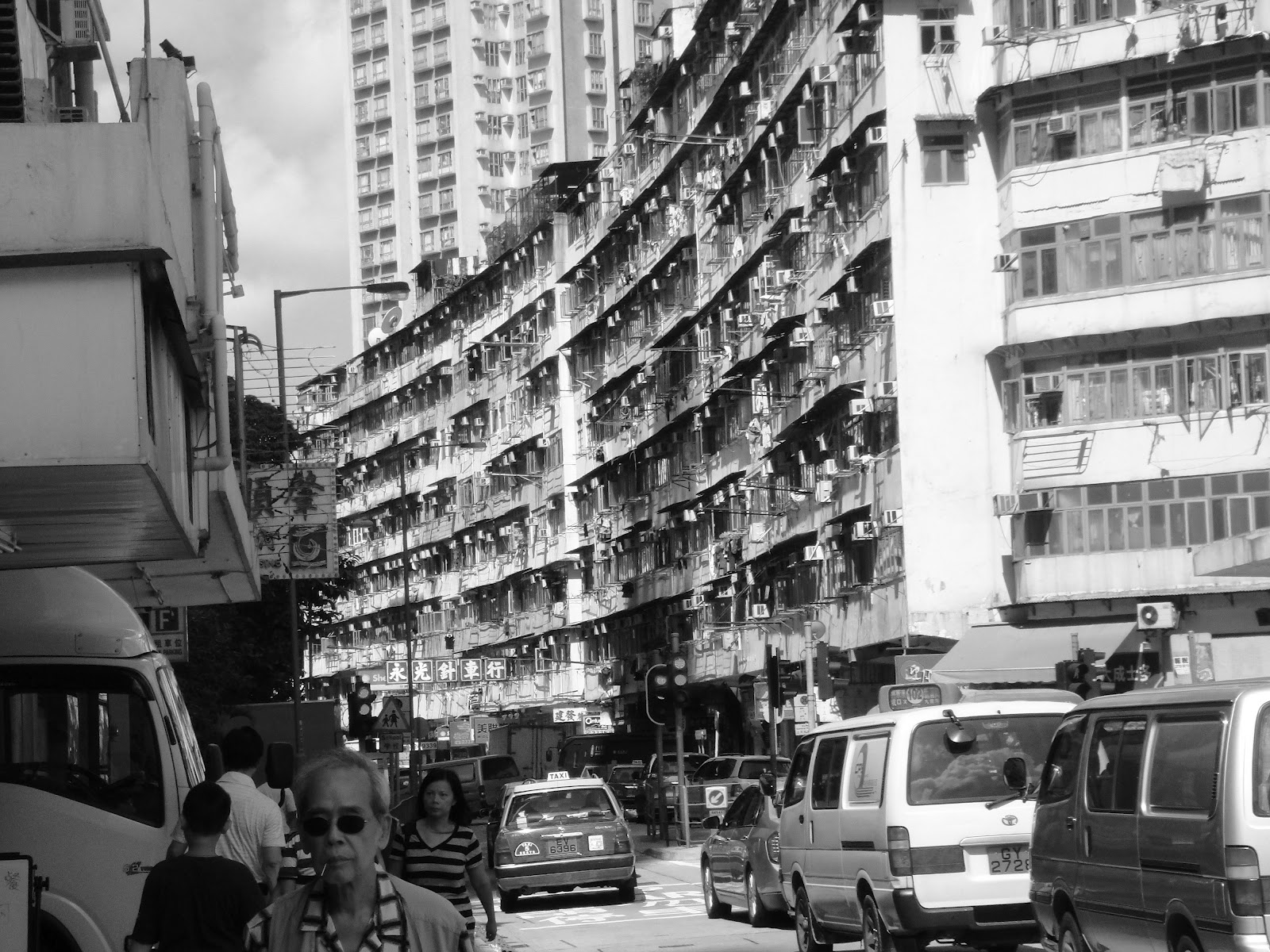 Konochrome: Old Building in Hong Kong