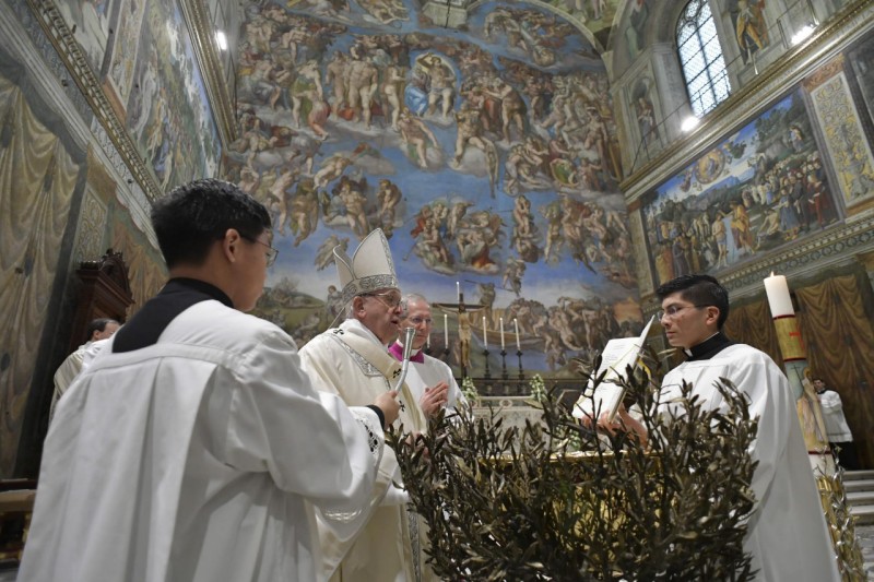 Ubi Petrus Papa Francesco Battezza 27 Bambini Nella Cappella Sistina Il Pianto Dei Bambini E Una Bella Polifonia