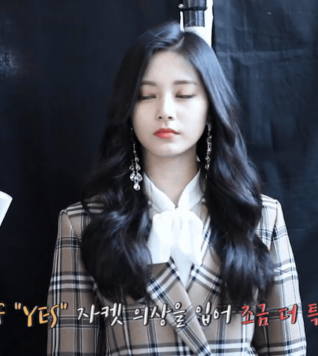 치명적인 쯔위 미모 & 셀카 찍는 지효