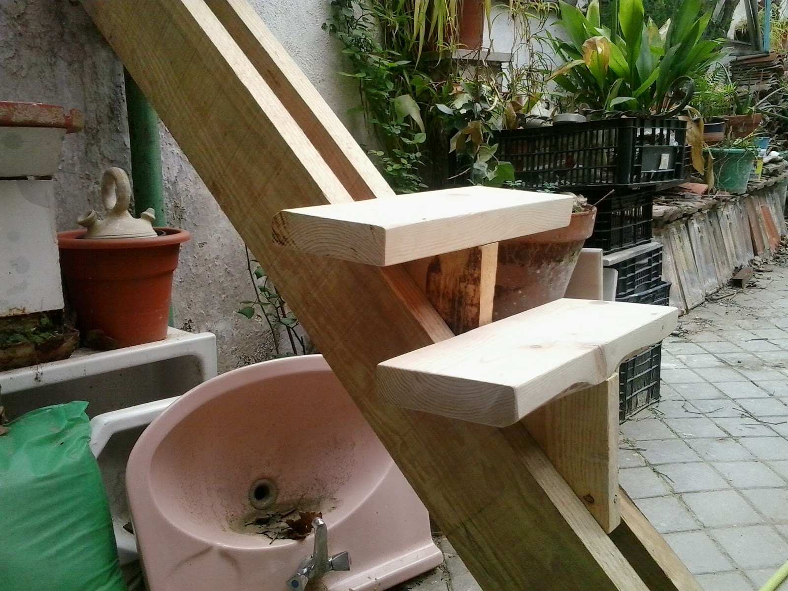 Cómo hacer una escalera de madera con un diseño sencillo y elegante