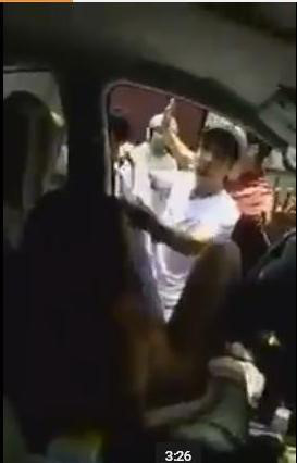 Ha Noi: Co gai khoa than giua pho dong khien dan tinh hot hoang - Anh 2