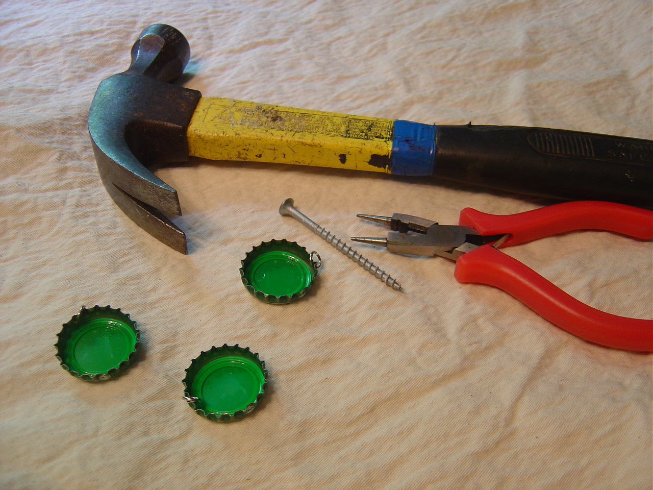 Simple Home Stuff DIY Bottle Cap Necklace