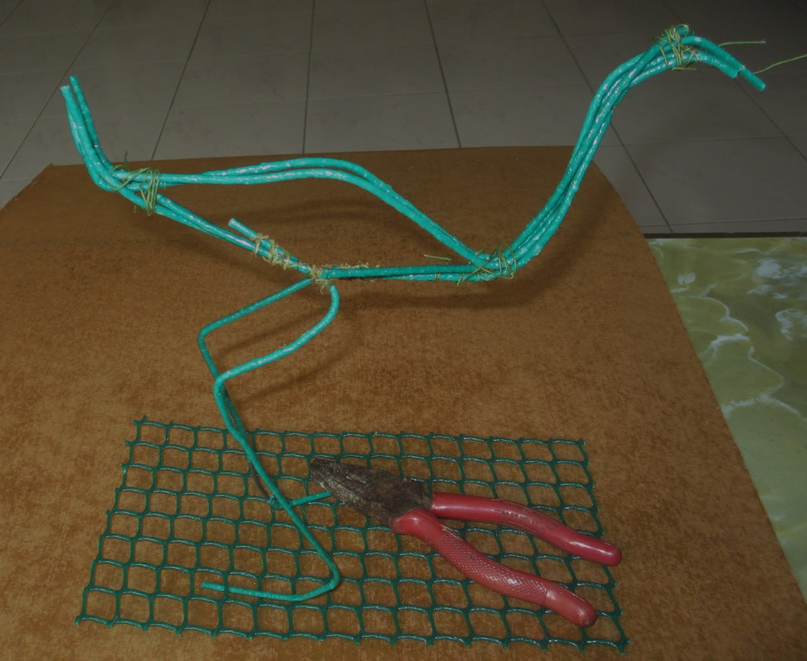 theperanakanconnection-how-to-make-bird-sculpture-with-wire-and-white