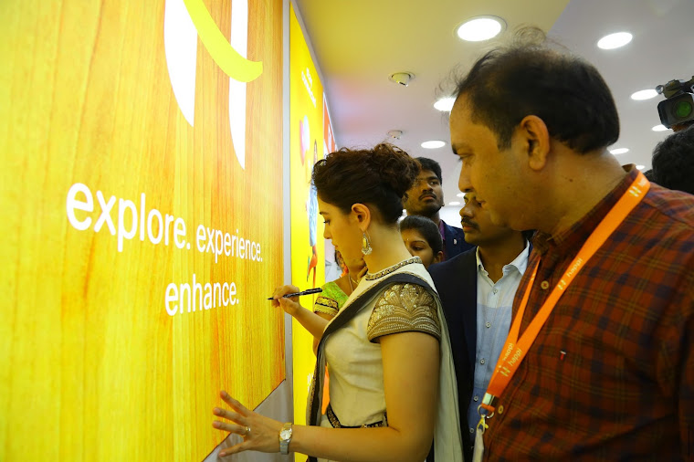Tamannaah Bhatia launch Happi Mobiles store