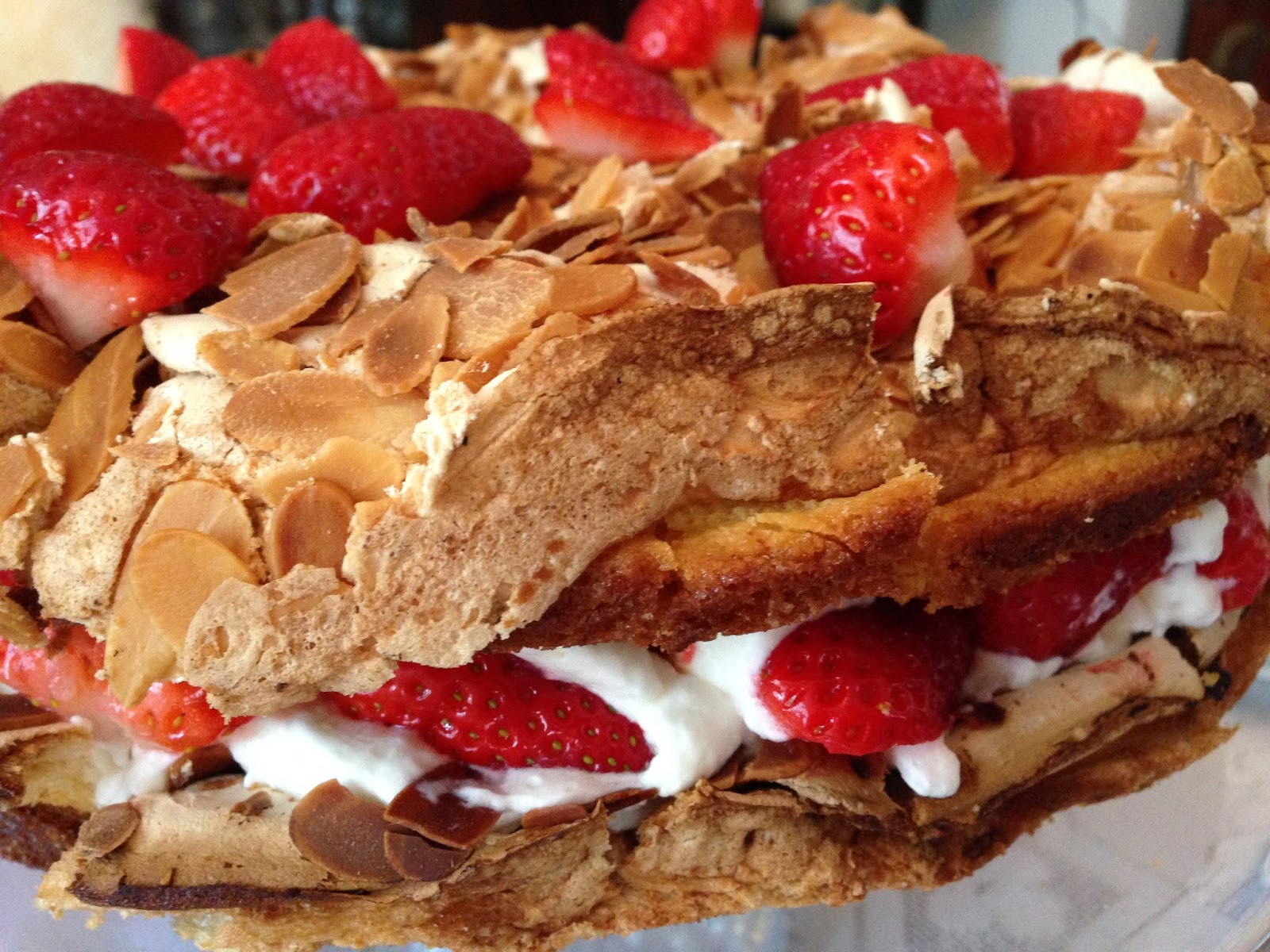 Maexies Bistro: Erdbeer-Baiser-Torte