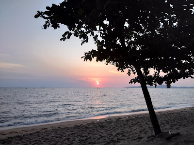 Sunset on Dong Tan gay beach in Pattaya