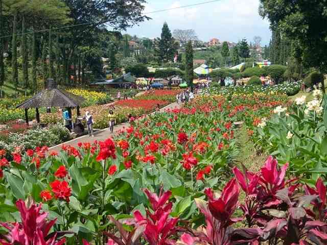 46 TEMPAT WISATA  DI LEMBANG  BANDUNG YANG MEMUKAU