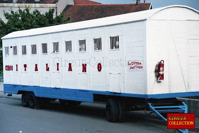 roulottes bétaillère pour le transport des animaux du cirque