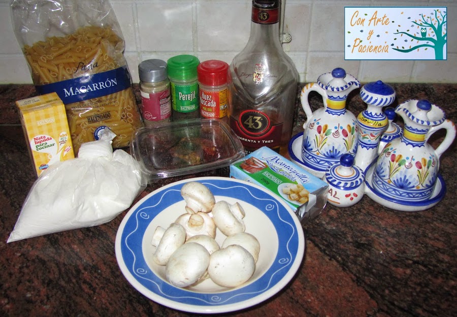 Salsa cremosa de champiñones con licor 43 con pasta