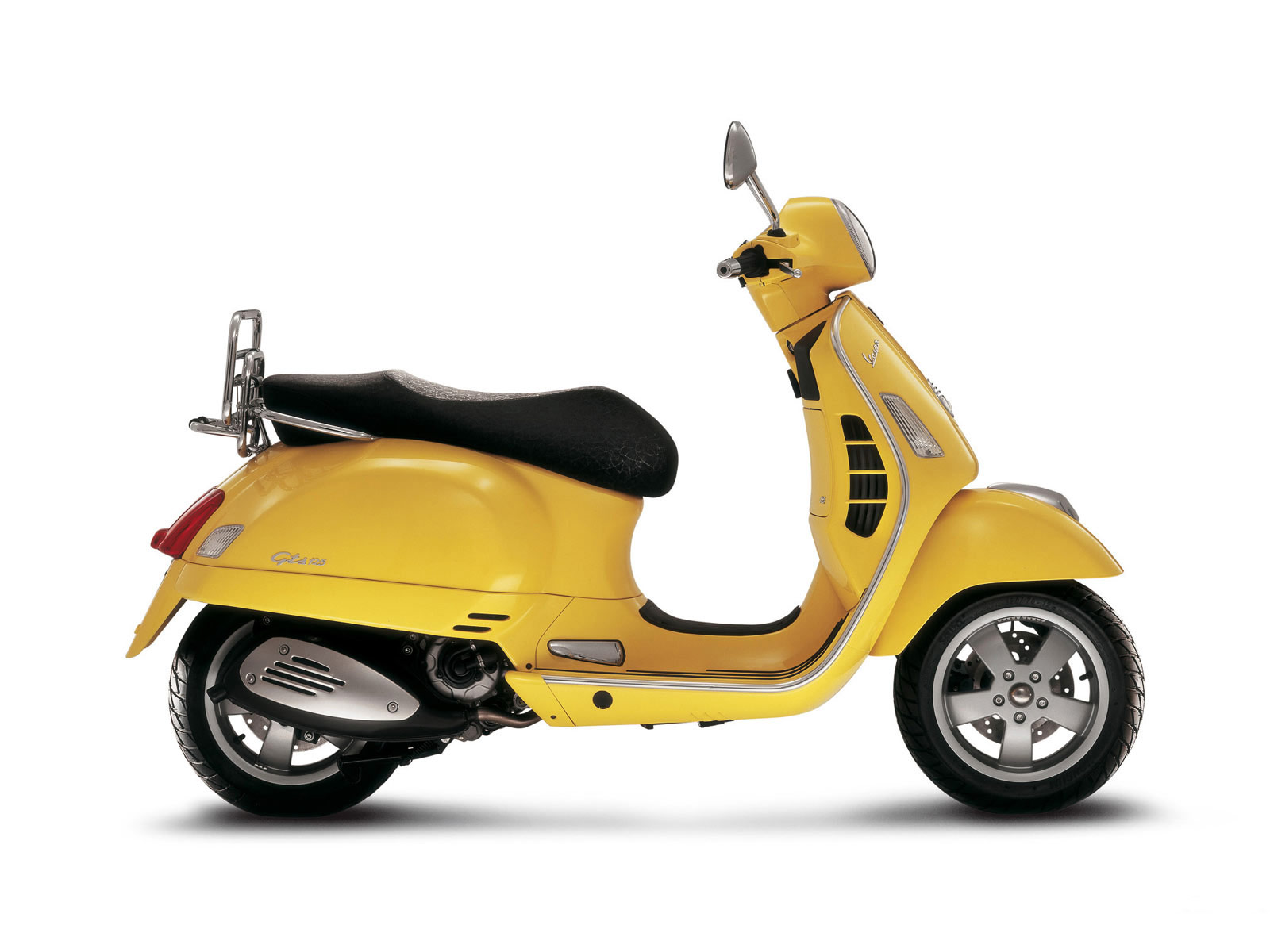 Vespa Scooters Possess Crosscultural Appeal by daronount on DeviantArt
