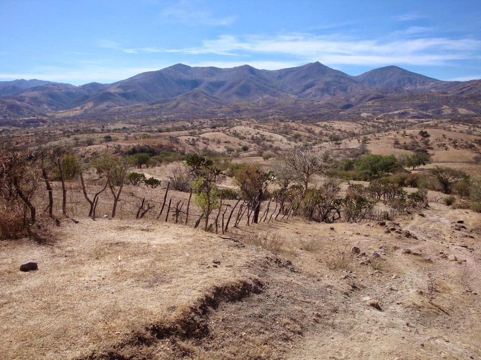 OXTOTITLAN: Paisaje de Oxtotitlán en el mes de enero