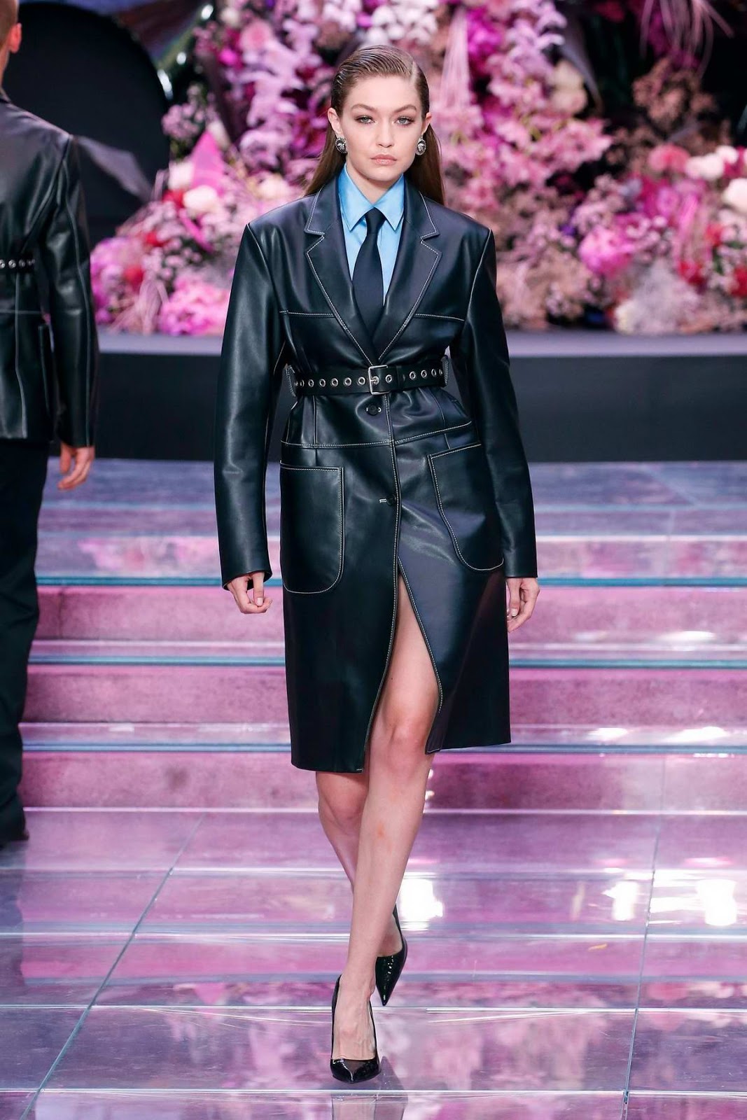 Gigi Hadid – Versace Spring/Summer 2020 Fashion Show in Milan – Fashion ...