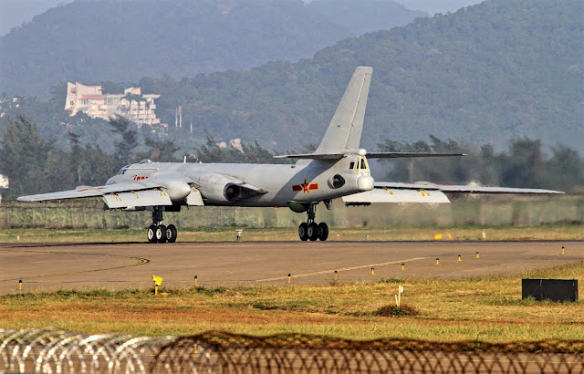 xian h-6k turning on runway