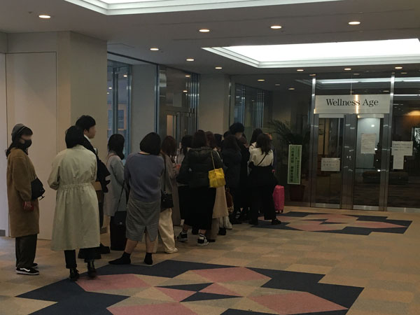 新宿の健康プラザハイジアビル4階にある本格和食カフェ『No.13cafe(サーティーンカフェ)』にできた行列
