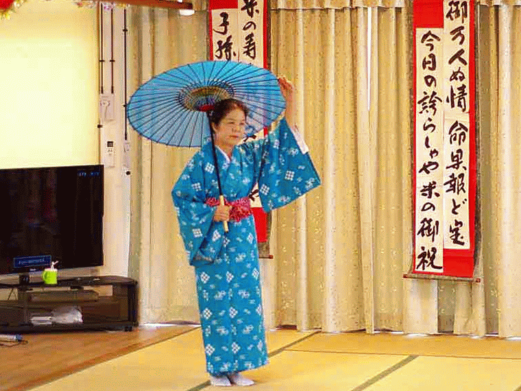 kimono-clad woman,dancing with an umbrella
