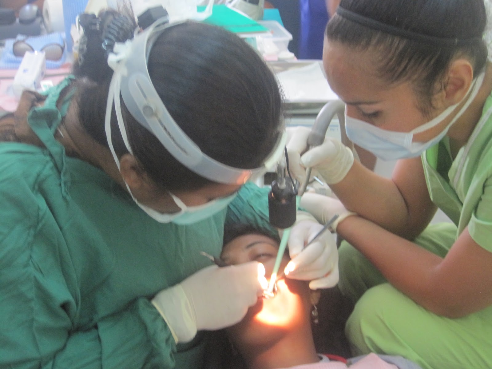 ThornesinTarawa Dr. Chisholm and Dental Assistants