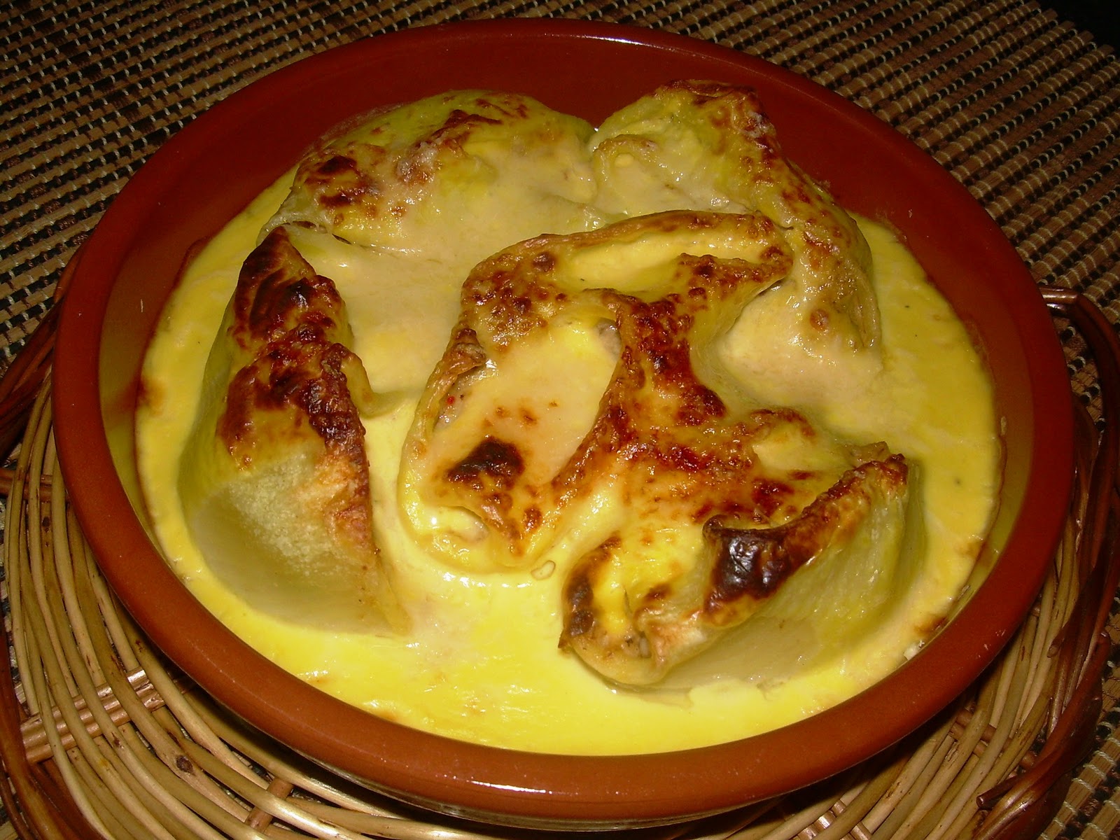 Gastronomicón "Galets" rellenos de marisco con salsa de