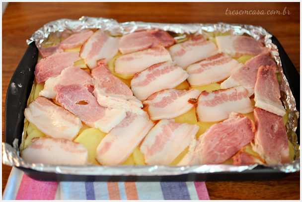batata assada na churrasqueira com bacon