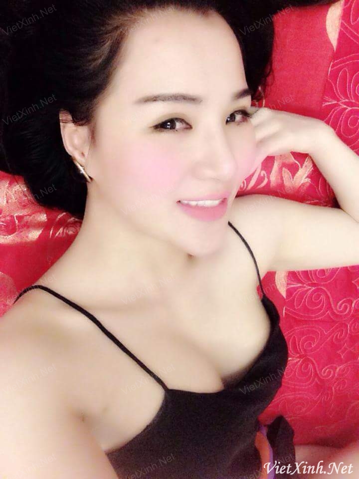 Hot girl Nguyễn Ngọc Châm (Charm Spa) - Hàng ngon dáng chuẩn