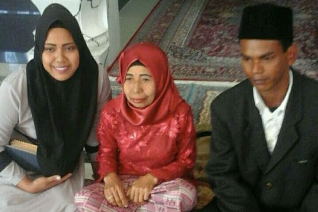 Wah, Janda Nenek Semakin Exis, Buktinya Nih Liat Nenek Tua (64) ini Nikah Sama Pemuda 24 Tahun Wah, Janda Nenek Semakin Exis, Buktinya Nih Liat Nenek Tua (64) ini Nikah Sama Pemuda 24 Tahun