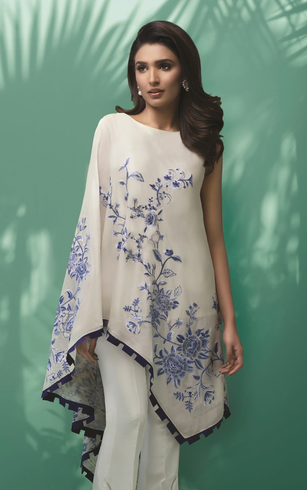 Pakistani Model Amna Ilyas Looks Super Hot In Her Latest Photoshoot