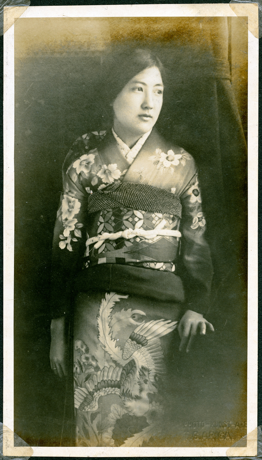 32 Vintage Portraits of Beautiful Japanese Women Dressing ...