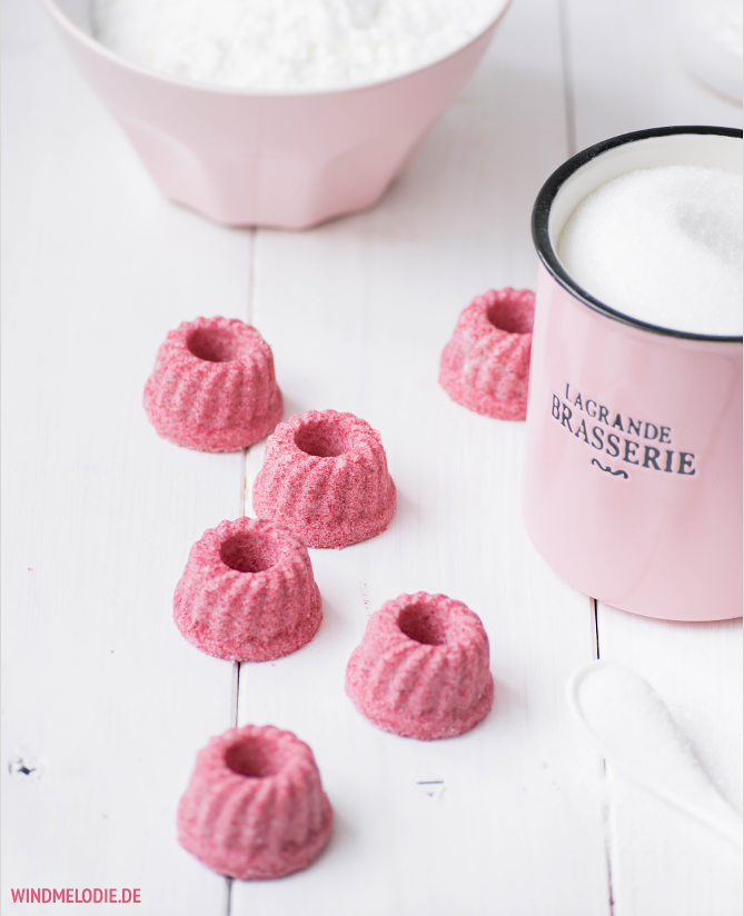 Süße Badebomben mit Sheabutter selber machen Mini-Gugl Süße Badebomben mit Sheabutter selber machen Mini-Gugl