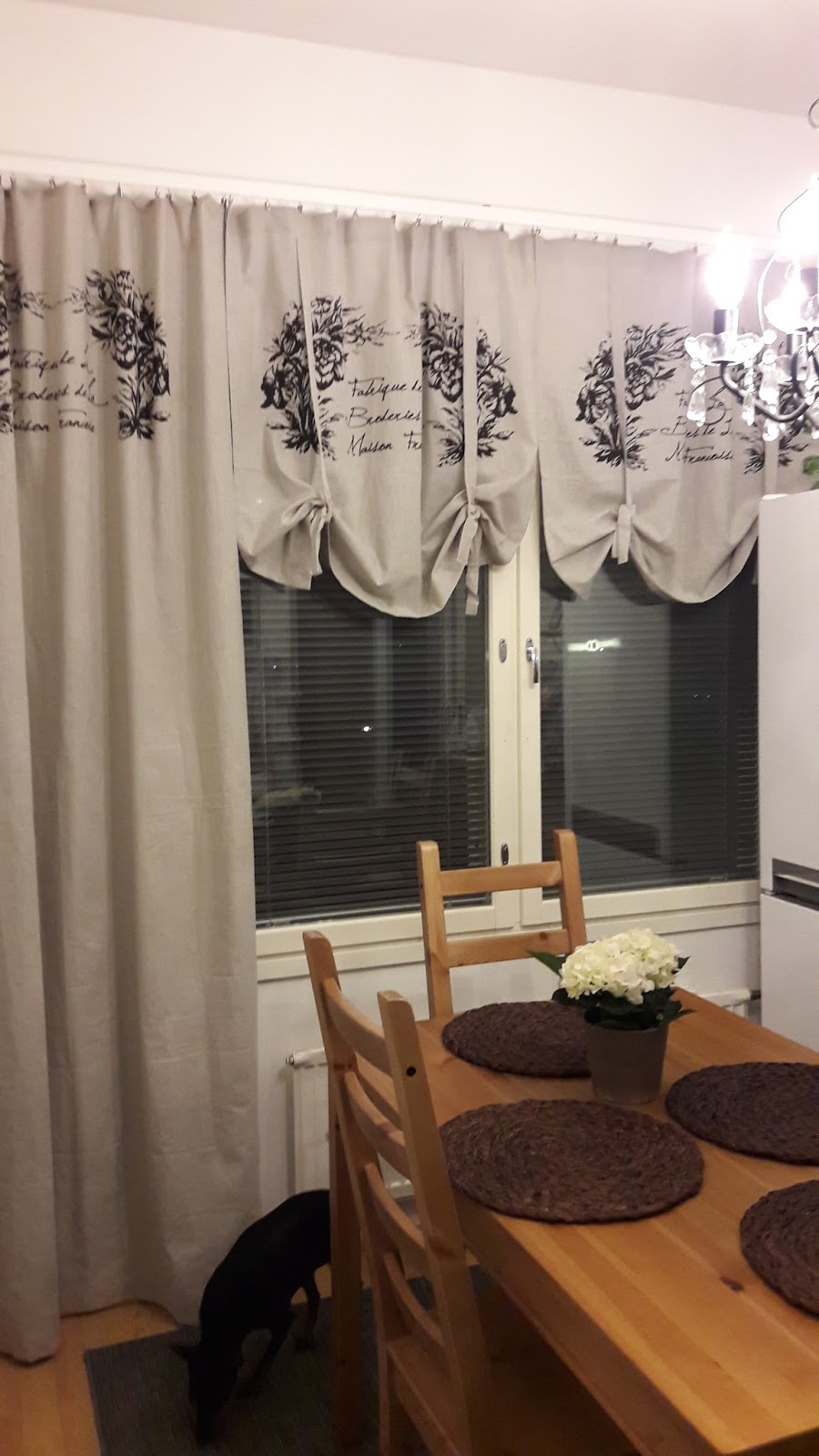 Mansikoita ja vaahtokarkkeja Sisustusjuttuja keittiön verhot Mansikoita ja vaahtokarkkeja Sisustusjuttuja keittiön verhot