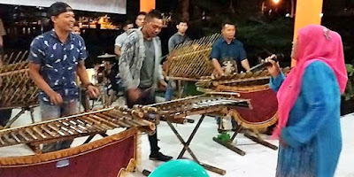 Tim Kentongan Rempoah Hibur Satgas TMMD Tim Kentongan Rempoah Hibur Satgas TMMD