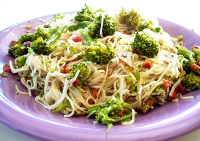 Comida con brócoli Foto de platillo rico con brócoli