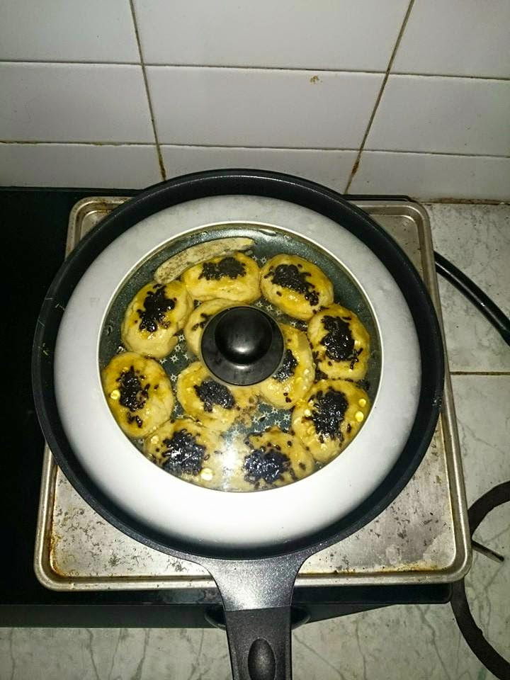 Cara Memanggang Bolen Pisang Renyah TANPA OVEN Cara Memanggang Bolen Pisang Renyah TANPA OVEN