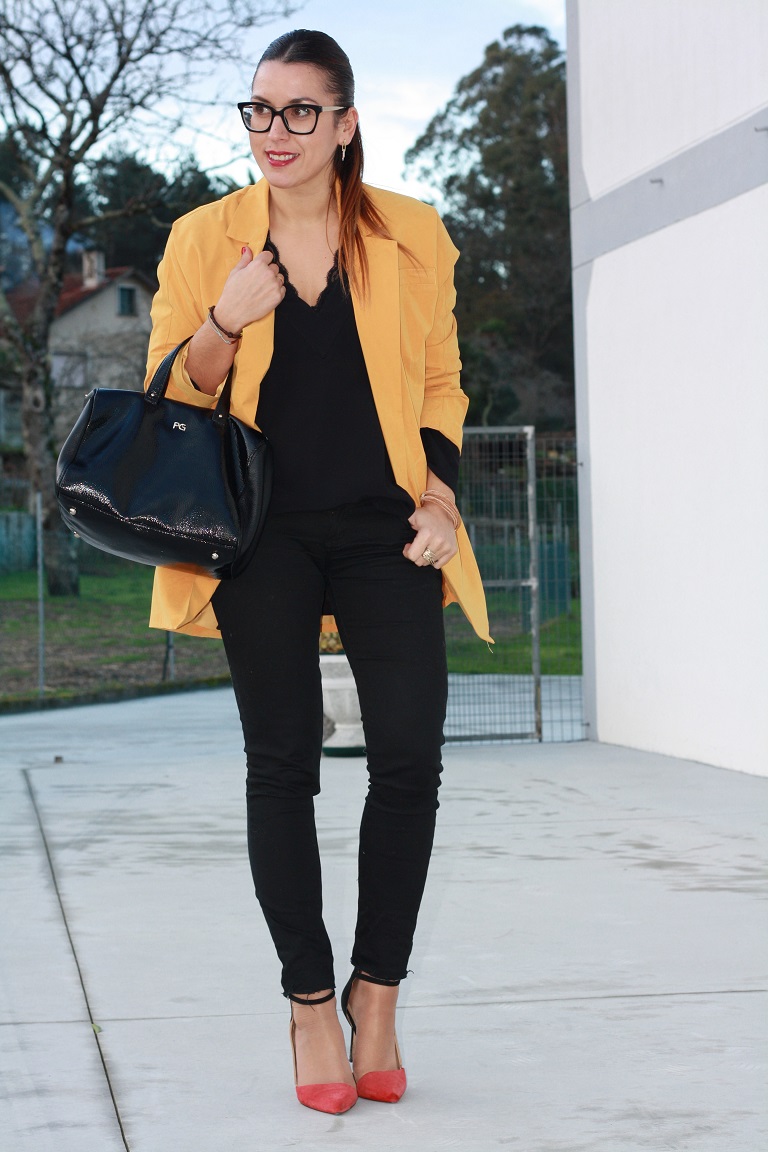 outfit blazer mostaza