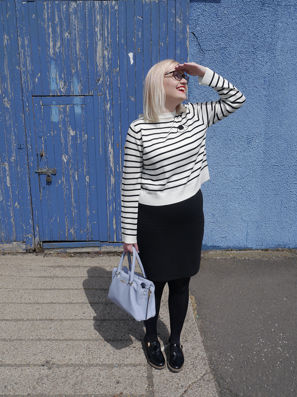 Wardrobe Conversations fashion blogger monochrome trend for summer Scottish fashion blogger, Wardrobe Conversations, Jasper Conran bag from Debenhams, blue background, monochrome outfit inspiration, The Whitepepper top, sushi print, blue fashion shoot location, Dundee style blogger