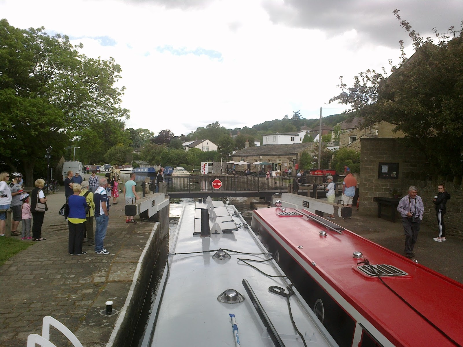 Narrowboat Ellis Wakefield to Skipton...Apperley Bridge Silsden (Bingley 5 rise staircase)