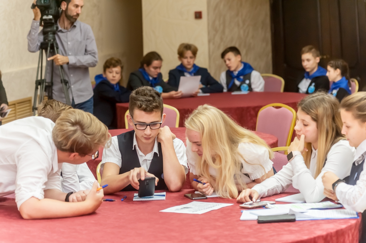 молодежные объединения. жители россии. активная молодежь россии. молодежные общественные объединения. молодежь в политике.