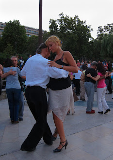 Dancing in the evening, by the Seine