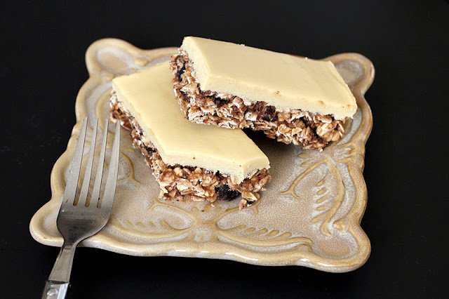 These no bake, and gluten free Healthy Figgy Oatmeal Bars with Vanilla Fondant are sweet enough to be dessert, but healthy enough to be breakfast!