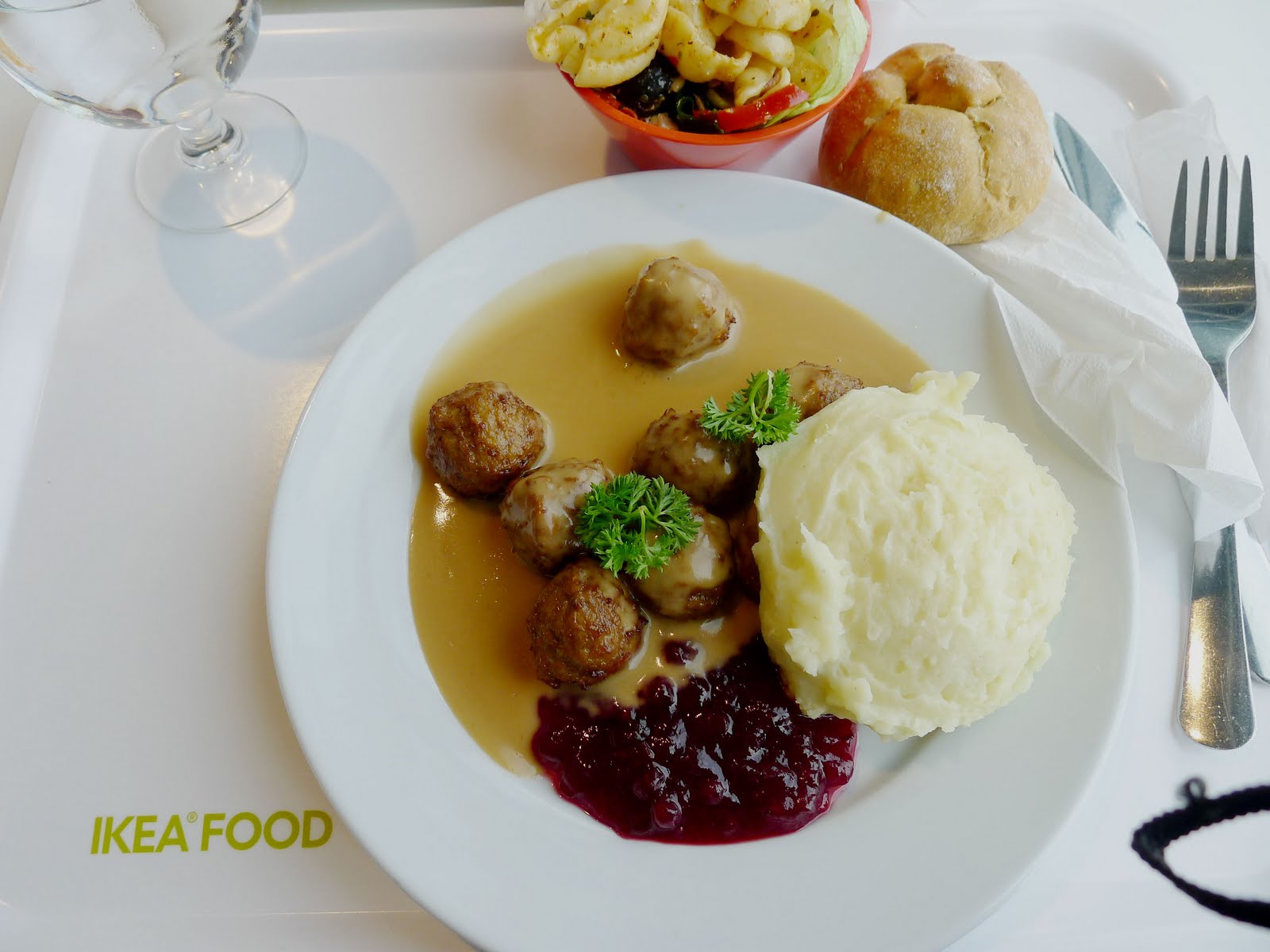 Angelika Sundman: Köttbullar med potatismos och lingonsylt på IKEA