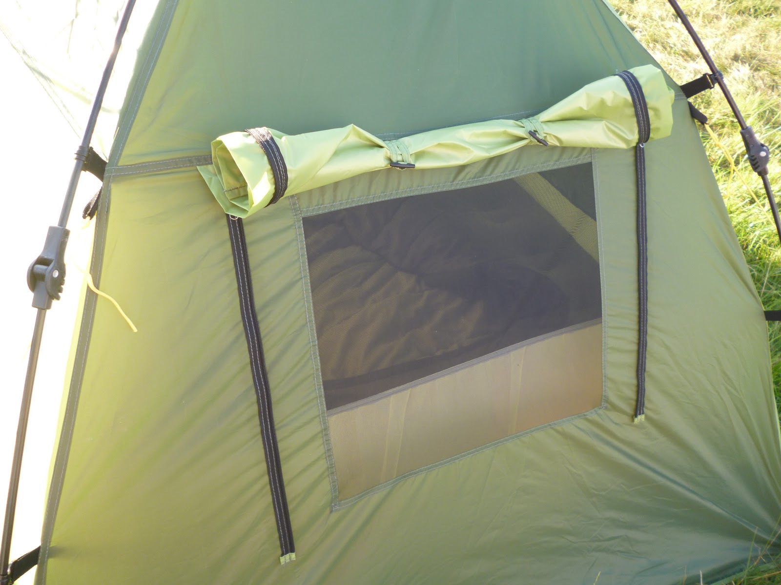 A review of a great easy pitch tent the Trespass Qiktent