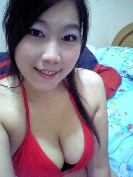Sexy And Busty Asian Ex Girlfriend Cleavage Pics I Am
