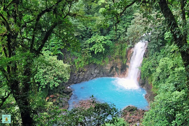 Cascada Río Celeste en Parque Nacional Volcán Tenorio, Costa Rica