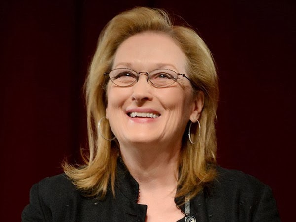 Meryl Streep Looks Fantastic and Fresh Faced in Reading Glasses