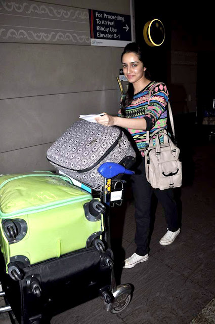 Shraddha Kapoor leaves for Cape Town for AASHIQUI 2 shoot