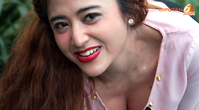 Dewi Perssik Hot Bugil Nude Porno Chaude