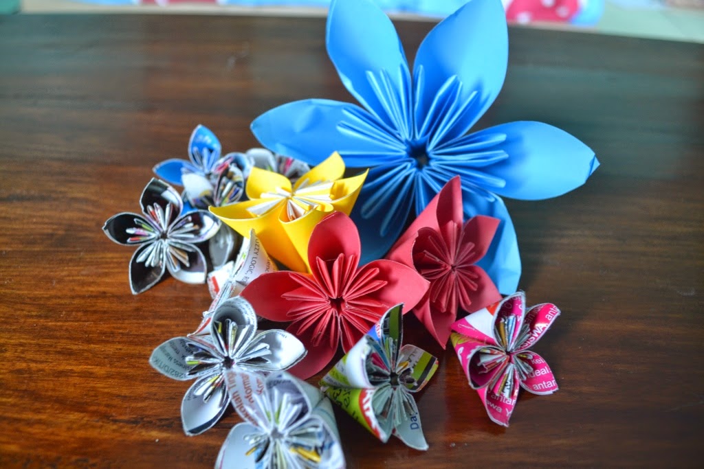 Cara membuat bunga dari kertas origami untuk anak tk