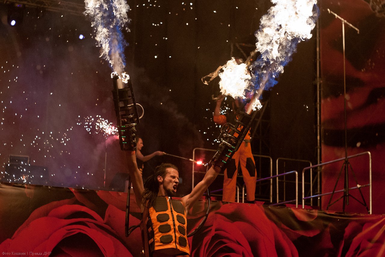 Огненное шоу в Донецке