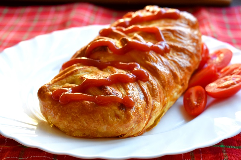 Ciasto francuskie z kurczakiem Warkocz z ciasta francuskiego