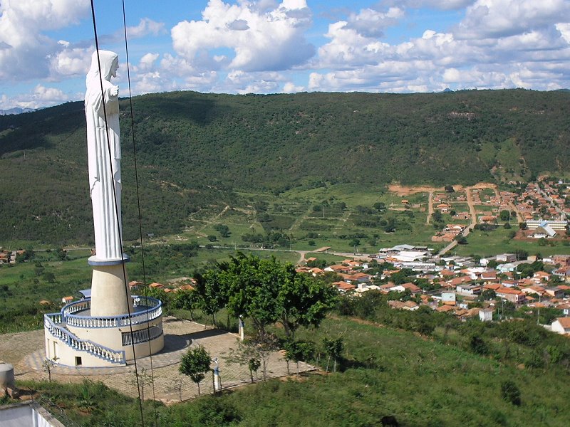 PORTEIRINHA, MINAS GERAIS Com cenário de montanhas que emolduram a cidade. O município que tem PORTEIRINHA, MINAS GERAIS Com cenário de montanhas que emolduram a cidade. O município que tem
